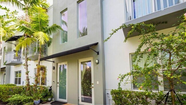 Foto del edificio - 460 NE 35th Ct