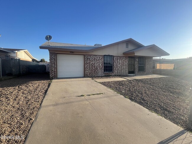 Building Photo - 5761 Longview Dr