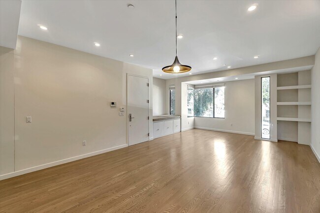 Building Photo - 543 Grove St
