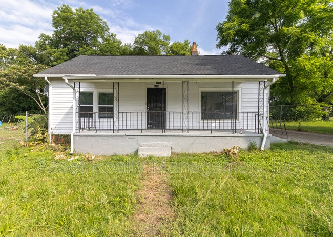 Building Photo - 2647 Selma Avenue