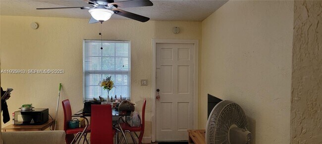 Foto del edificio - 2441 SW 27th Ave