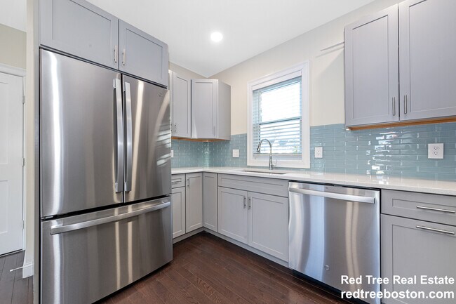 Foto del edificio - 62 Bradbury Ave