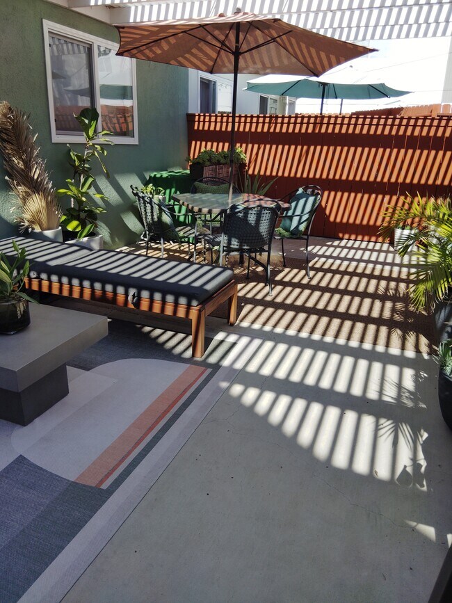 Patio privado cerrado - 3138 Collier Ave