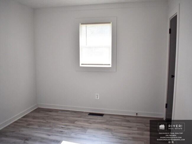 Foto del edificio - 807 City Lake Dr NW