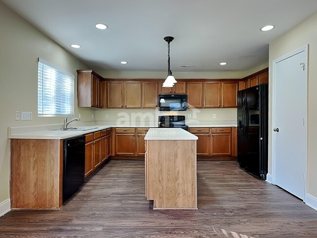 Building Photo - 3770 Marshlane Way