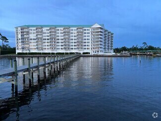 Building Photo - 1600 Marina Bay Dr