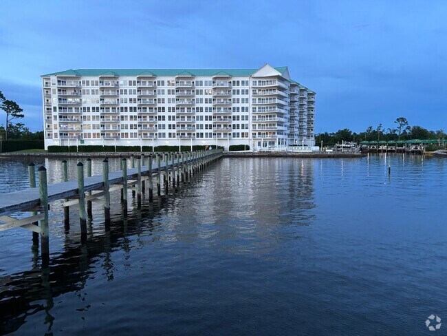 Building Photo - 1600 Marina Bay Dr
