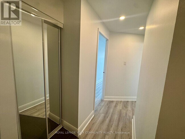 Photo du bâtiment - 201 Sherbourne St