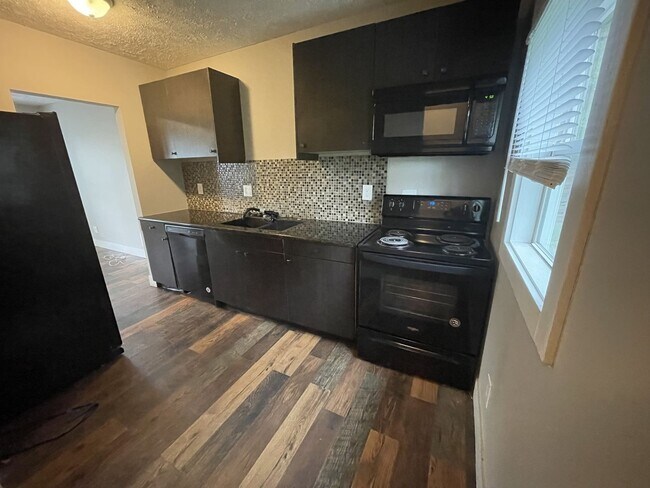 Building Photo - 4026 Spring Cir