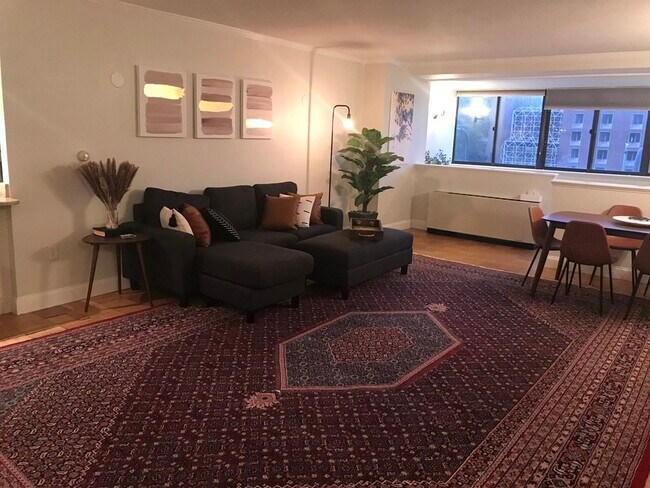 Foto del edificio - 8 Whittier Pl
