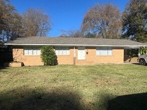 Building Photo - 1003 Civic St