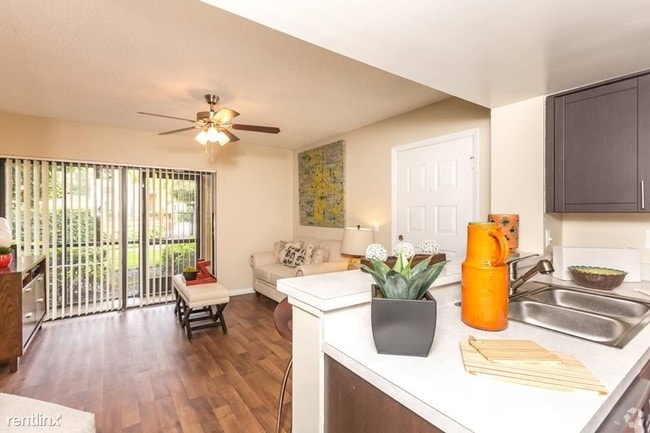 Building Photo - 1 br, 1 bath Apartment - 830 South Park Rd