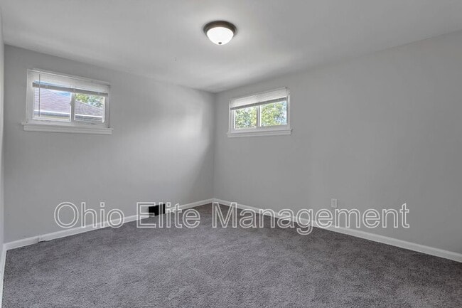 Building Photo - 900 Racine Ave