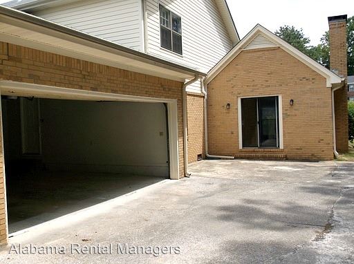 Building Photo - 3216 Westbrook Dr