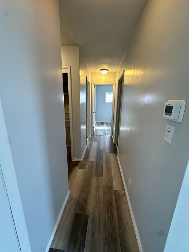 Foto del edificio - 4 bedrooms 1 bathroom