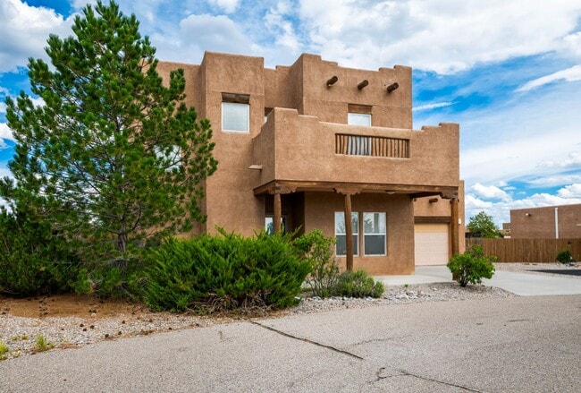 Building Photo - Spacious Two-Story Retreat