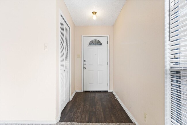 Foto del edificio - 2 Bedroom/2 Bath Castle Hills Subdivision