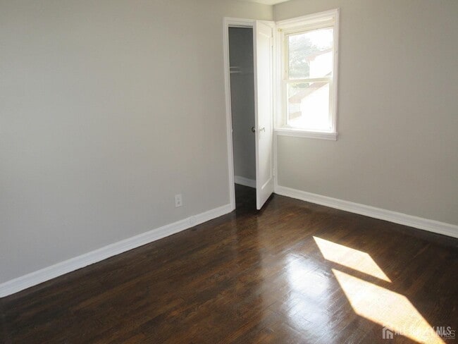 Building Photo - 815 2nd St