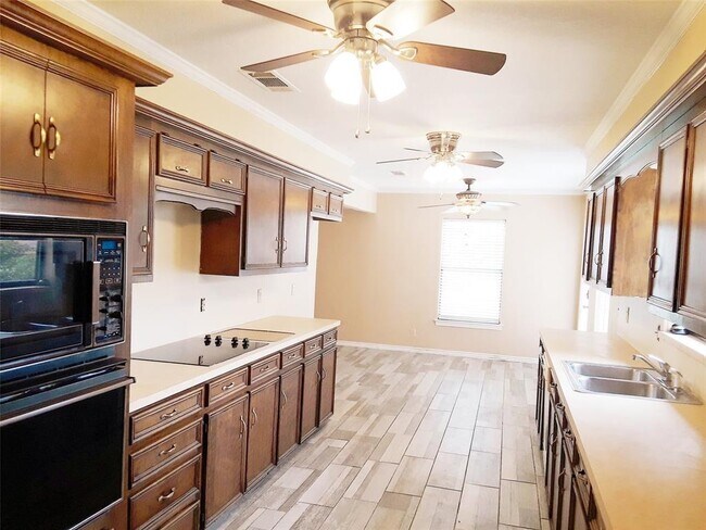 Building Photo - 3022 Harbor Dr