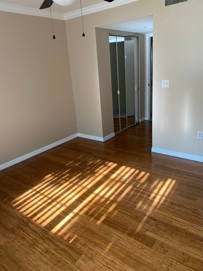 Foto del edificio - 1600 Crestwood Ct S