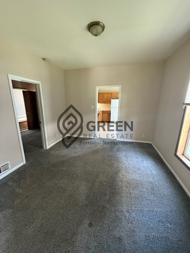 Building Photo - 2 bed 1 bathroom Apartment for rent in Kan...