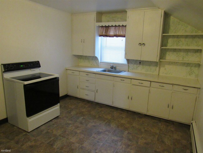 Building Photo - 2 br, 1 bath Triplex - Valley Acres #3