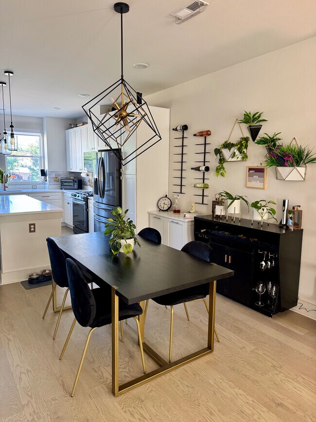 Foto del edificio - Room in Apartment on Wesley Village Rd