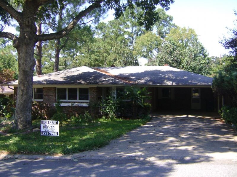 Primary Photo - Three bedroom with den in Briarwood