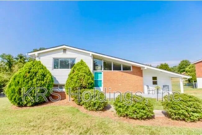 Photo - 103 Middleboro Pl House