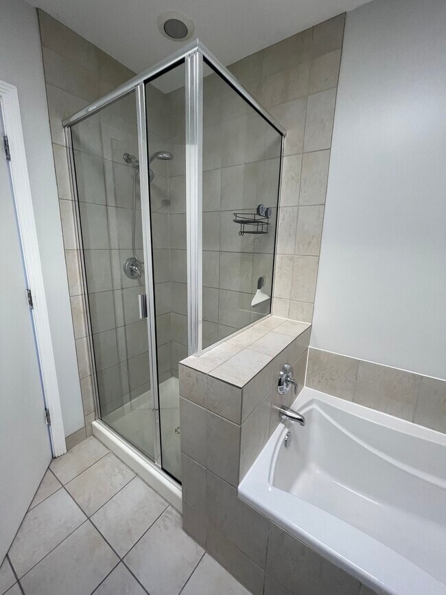 Foto del edificio - 570 W 16th St