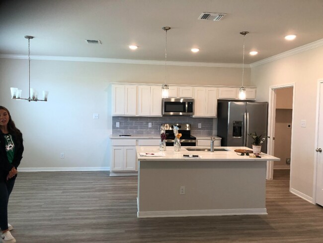 Building Photo - 708 La Parra Bend