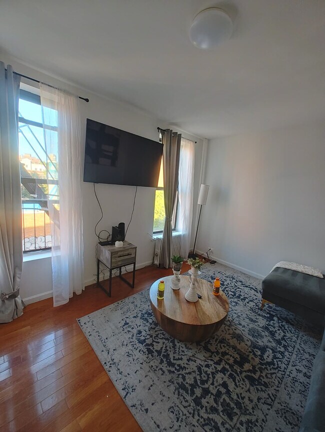 Foto del edificio - 402 E 11th St