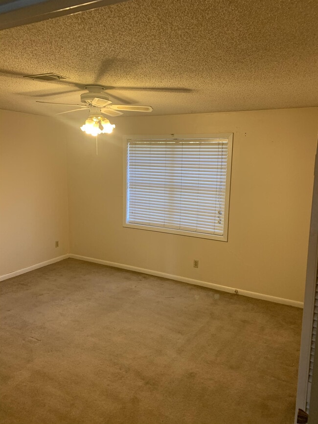 Building Photo - 1300 Sherwood Dr