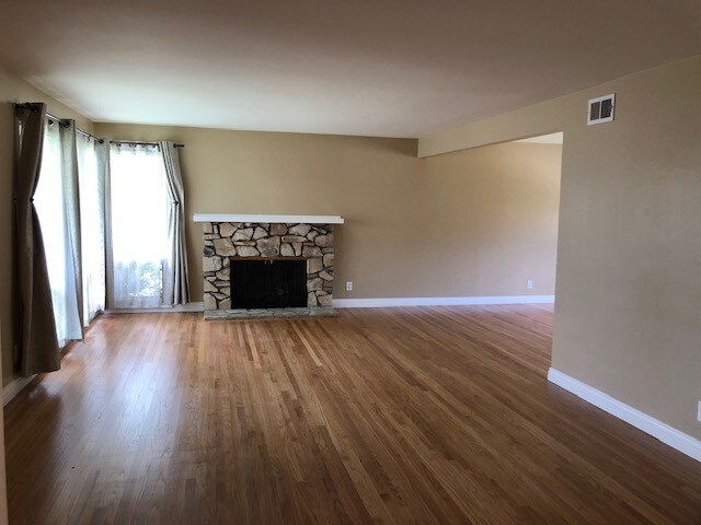 Building Photo - 1301 Kensington Dr