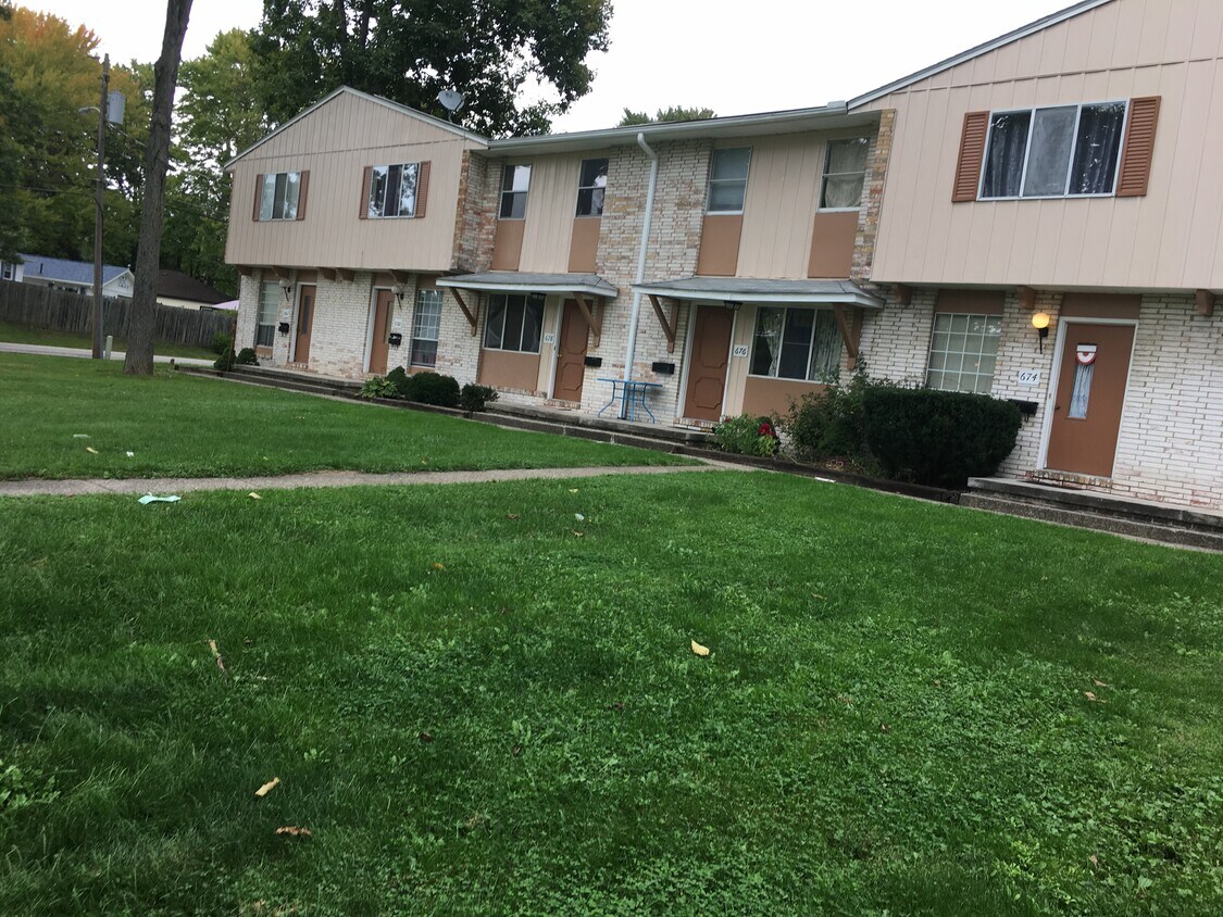 Primary Photo - 676 Loomis Ave