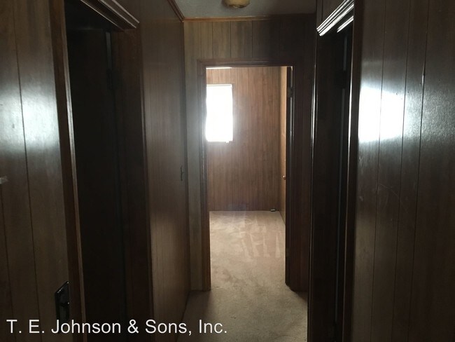 Building Photo - 1704 Green Oaks Dr