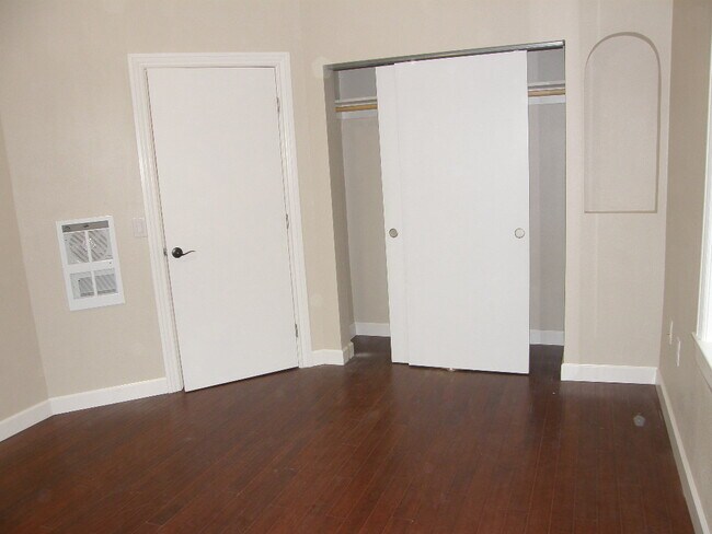 Foto del edificio - 2561 Booker St