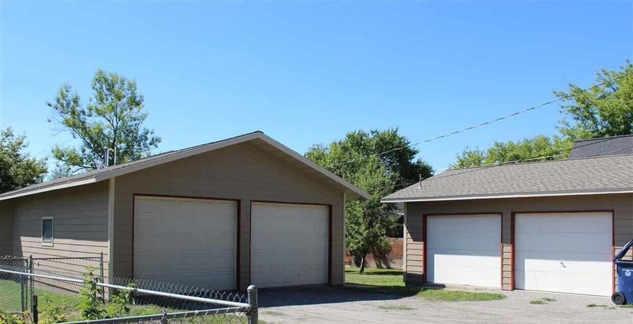 Building Photo - 516 N Willson Ave