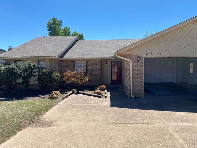 Foto del edificio - 2312 Shadowlake Dr