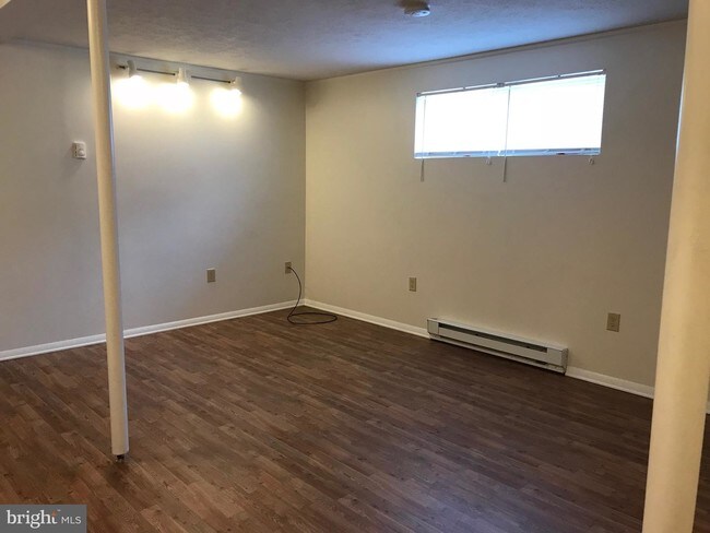 Building Photo - 159 Devland Dr