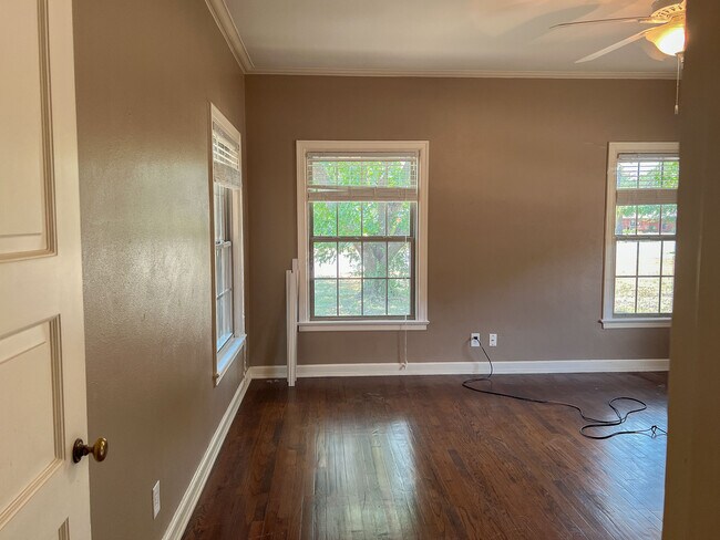 Foto del edificio - 2111 Hiawatha Blvd