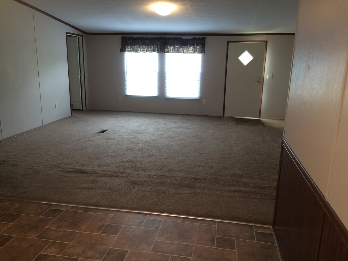 Building Photo - 1501 Vandiver Dr