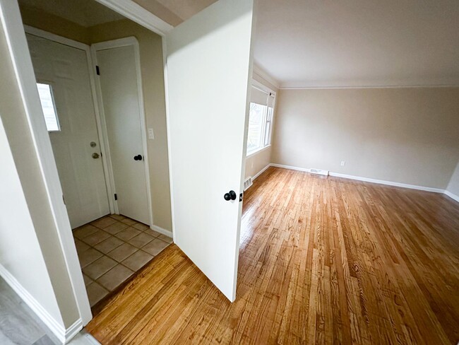 Foto del edificio - 4206 Redfern Rd