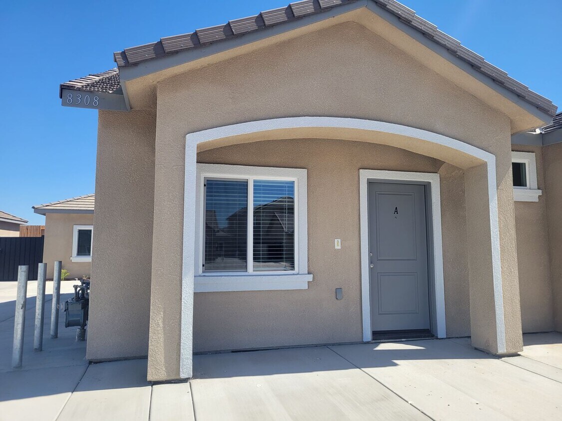 Foto principal - 8308 Grandy St