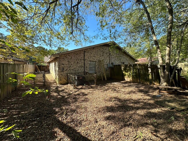 Foto del edificio - Cozy 3 Bedroom Unit! Tour Today!