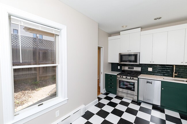 Foto del edificio - 1525 Elliot Pl NW