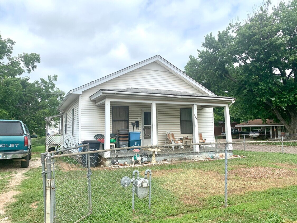 328 N Cleveland Ave, Shawnee, OK 74801 House Rental in Shawnee, OK