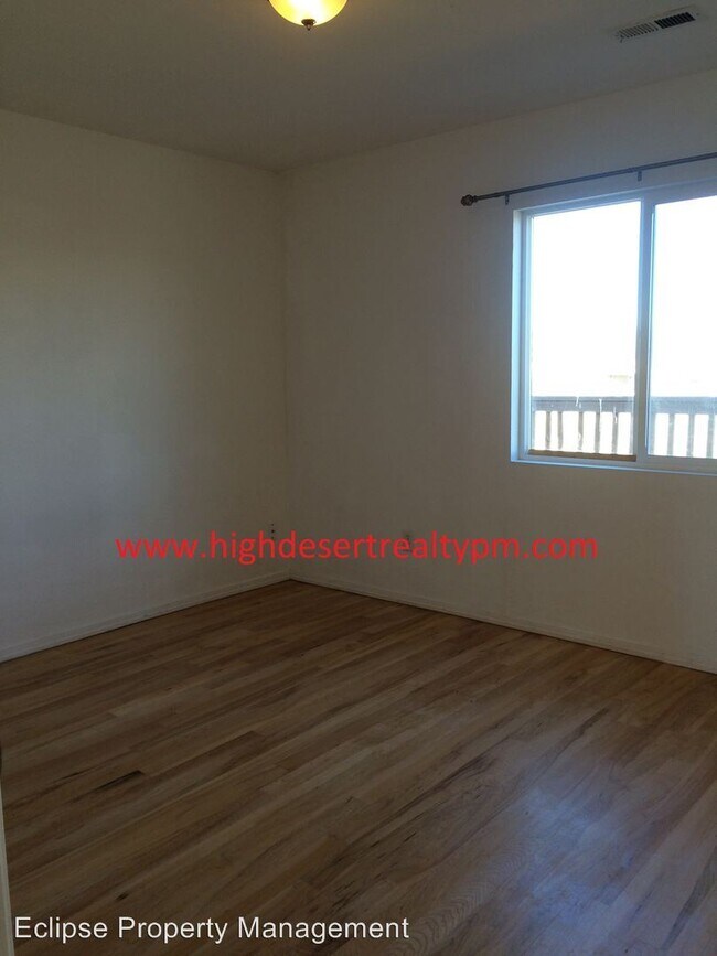 Building Photo - 3 br, 2 bath House - 3235 Downey Cir E #C