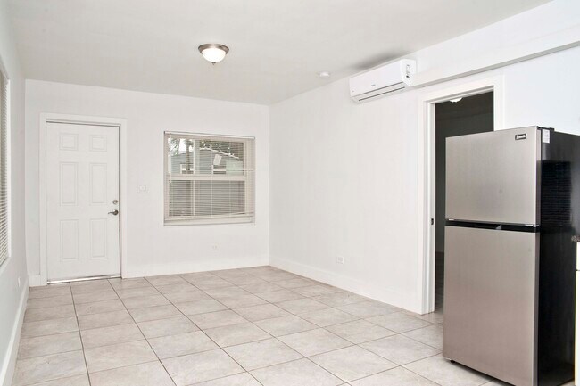 Foto del edificio - 12322 NE 6th Ave