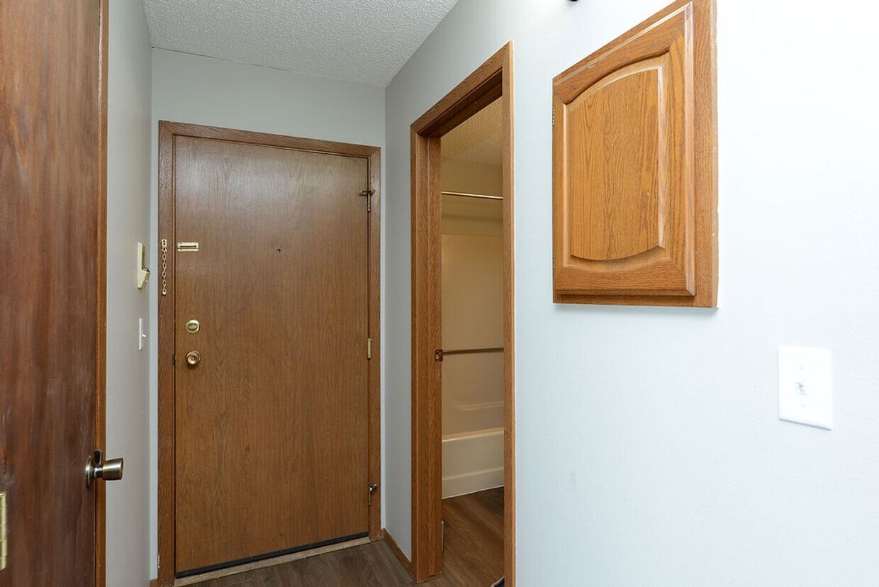 Primary Photo - Newly Updated 2 Bed, 2 Bath – Great Locati...
